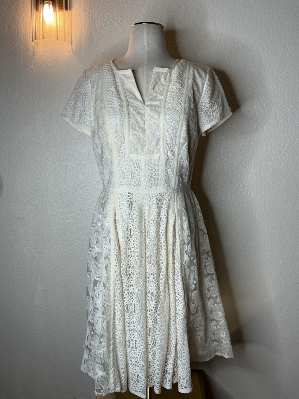 Women's White Embroidered & Lace Short Sleeve Dress - Elegant Summer Fit